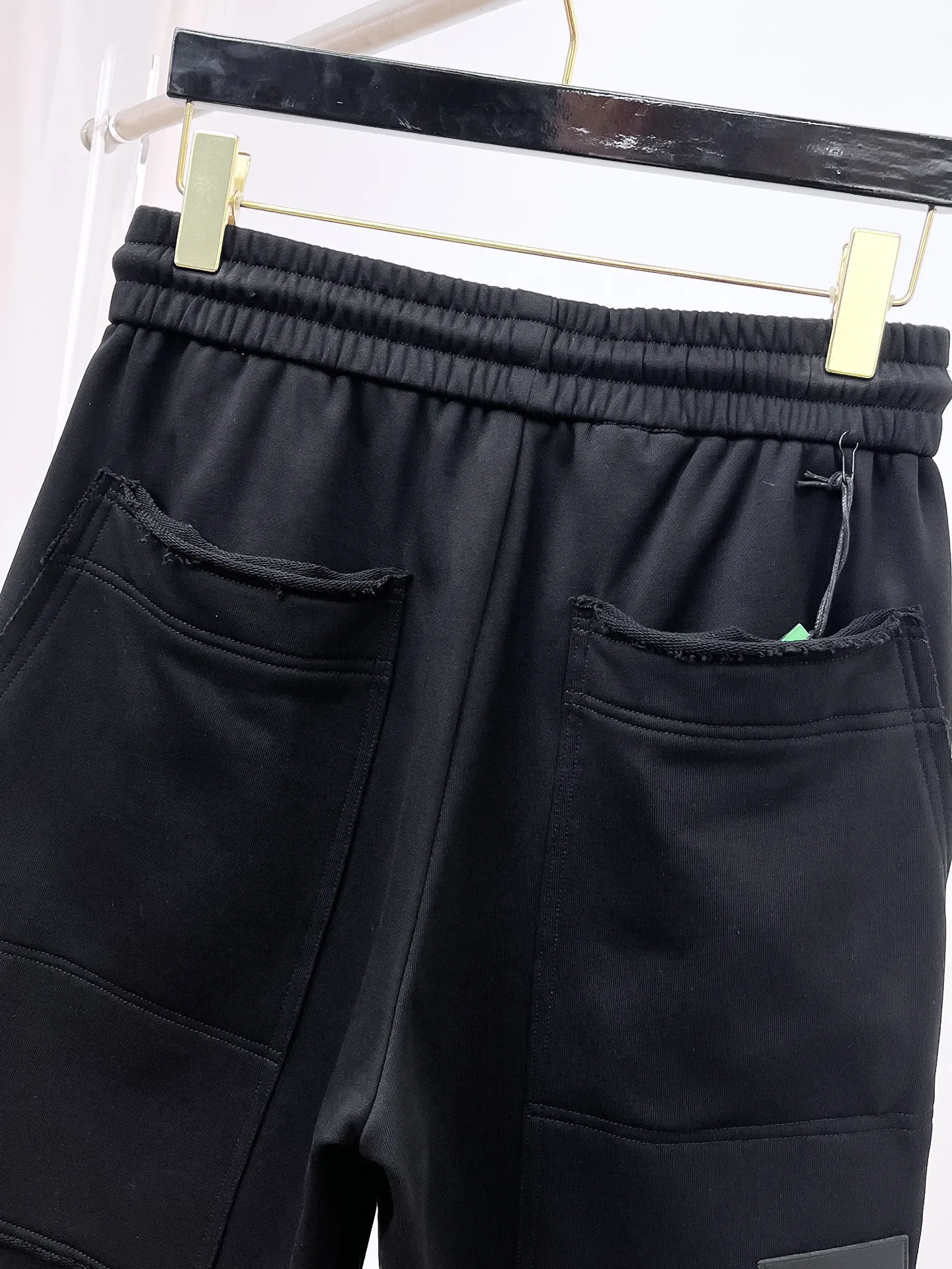 Balenciaga's three-standard complete 2026 summer New Arrival men's casual shorts, advanced custom-made Breathable fabric, Breathable fabric, extremely stretchy and comfortable, impeccable details, top-grade accessories, original logo design concept, delicate and soft feel! The upper body fit is awesome! Size: M-XXXL Please state your height and weight when ordering